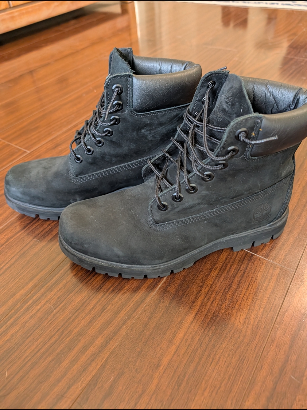 Men's Timberland Black 6-Inch Boot Size 9.5W Only Worn Once